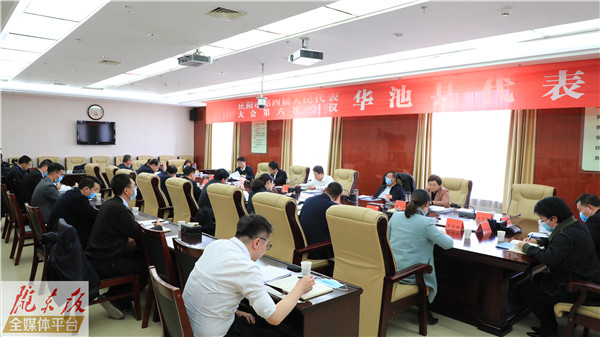 盧小亨在參加華池縣代表團(tuán)審議時(shí)強(qiáng)調(diào) 弘揚(yáng)南梁精神 傳承紅色基因 努力建設(shè)黨風(fēng)正民風(fēng)淳生態(tài)美環(huán)境優(yōu)產(chǎn)業(yè)興百姓富治理好社會穩(wěn)的新華池