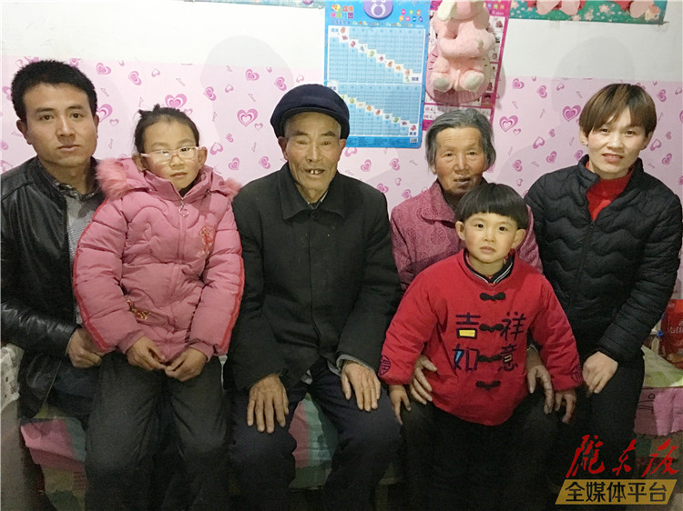 【新春走基層】殘疾夫婦：“你做我的耳朵，我做你的右手”