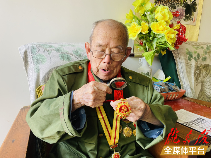【光榮在黨50年】徐連江：“永遠(yuǎn)跟黨走，永遠(yuǎn)都愛(ài)國(guó)！”