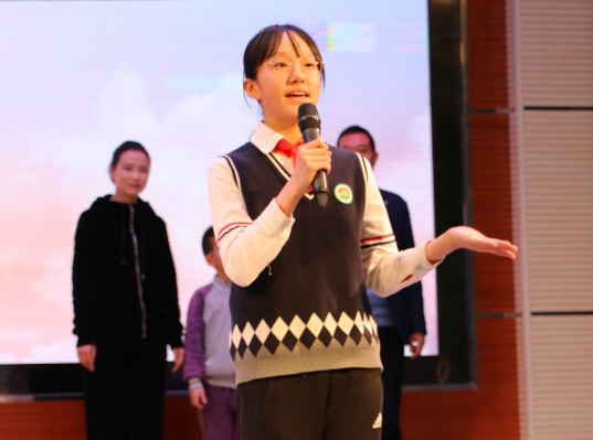 【新時代慶陽好少年·辛佳?！坑眯袆泳`放光彩