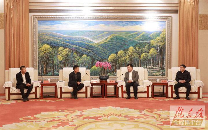 黃澤元周繼軍與阿里巴巴集團(tuán)副總裁、阿里云全球銷售總裁蔡英華一行座談