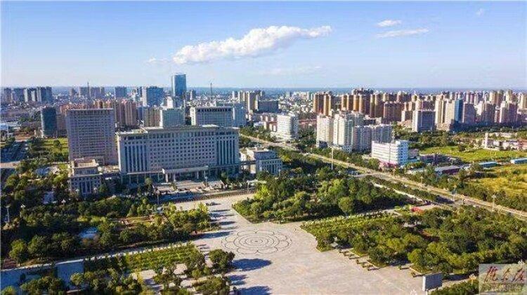 2022年，我市環(huán)境空氣優(yōu)良天數(shù)達(dá)297天。隴東報(bào)全媒體記者 俄少飛 攝