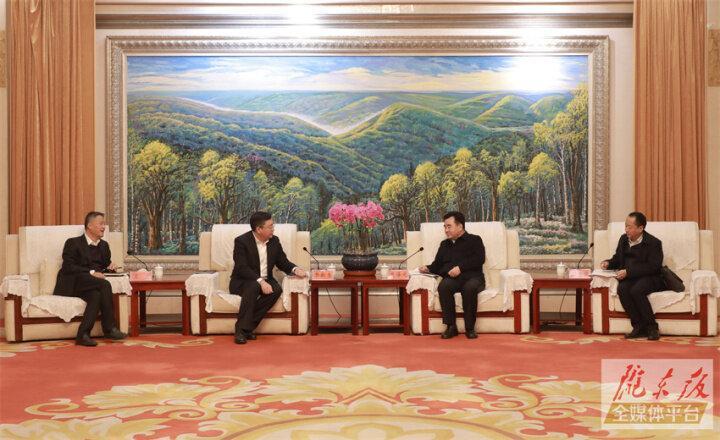 黃澤元與中國(guó)中鐵股份有限公司黨委常委、副總裁李新生一行座談