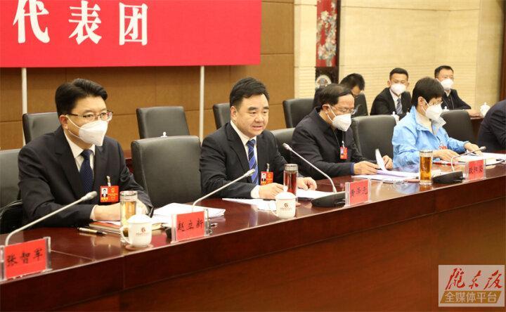 黃澤元在審議省政府工作報(bào)告時(shí)指出 加快推動(dòng)老區(qū)振興發(fā)展讓人民生活過得更好 在建設(shè)幸福美好新甘肅中展現(xiàn)慶陽擔(dān)當(dāng)作為