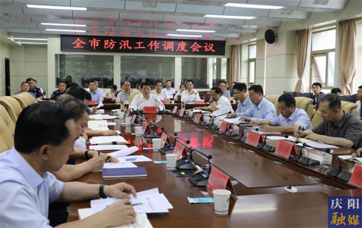 周繼軍在調(diào)度全市防汛工作時強調(diào) 迅速進(jìn)入應(yīng)急狀態(tài)  落實落細(xì)防汛措施 堅決保障人民群眾生命財產(chǎn)安全