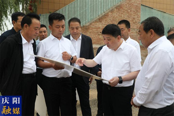 周繼軍在慶城縣調(diào)研時(shí)強(qiáng)調(diào) 加速資源開發(fā)利用 推進(jìn)產(chǎn)業(yè)提檔升級 以大格局大視野推動(dòng)縣域經(jīng)濟(jì)高質(zhì)量發(fā)展