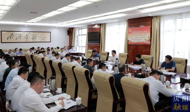 黃澤元在與招商引資項目落地服務(wù)工作人員座談時強(qiáng)調(diào) 明確工作責(zé)任 簡化辦事流程 提高服務(wù)質(zhì)效 促進(jìn)更多招商引資項目更快落地建設(shè)