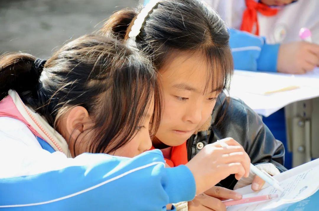周末聊一會兒 | 陪讀打卡，你被孩子五花八門的“作業(yè)”拿捏了嗎？