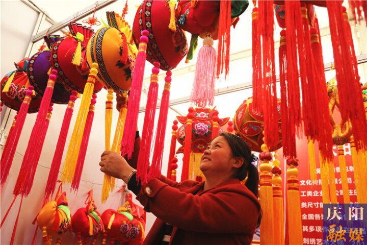 第十八屆慶陽香包民俗文化節(jié)簽約銷售成績(jī)喜人