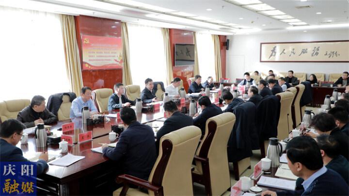 黃澤元在“三抓三促”行動重點任務(wù)落實推進(jìn)會議上強(qiáng)調(diào) 依法依規(guī)綜合施策 合力攻堅加快進(jìn)度 全力打好重大項目遺留問題化解“主動仗”