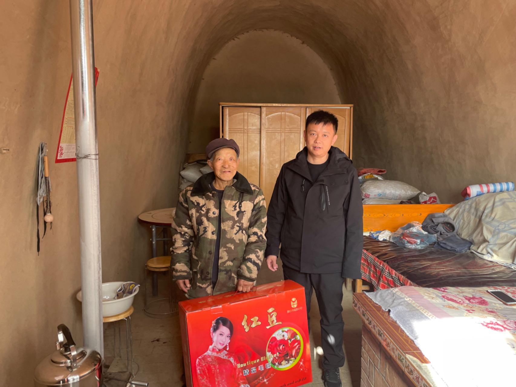 新春慰問(wèn)送溫暖?濃濃關(guān)懷暖人心——何塬村駐村工作隊(duì)開(kāi)展新春走訪慰問(wèn)