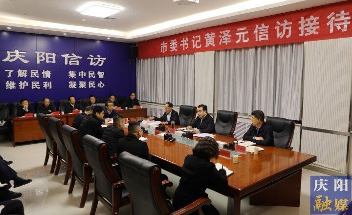 黃澤元在接待信訪群眾時強(qiáng)調(diào) 用心用情用力做好信訪工作 依法依規(guī)維護(hù)群眾合法權(quán)益