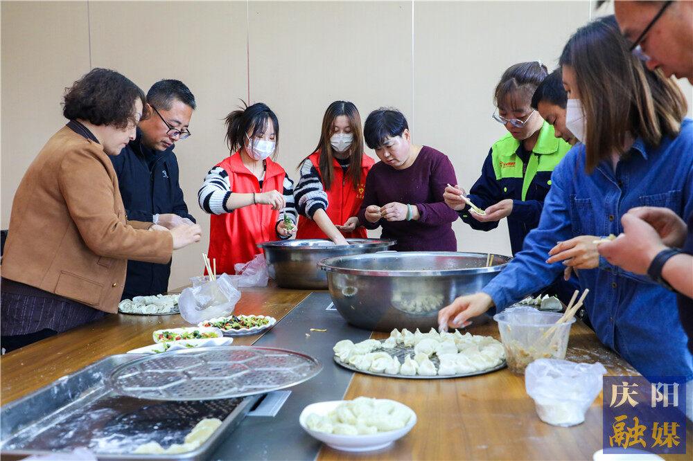 【攝影報道】冬至大如年，人間小團圓！西峰區(qū)寧縣西路社區(qū)熱氣騰騰過冬至