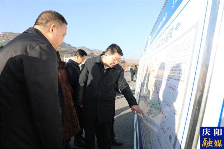 周繼軍調(diào)研G244線打慶公路通車(chē)運(yùn)營(yíng)情況時(shí)強(qiáng)調(diào) 把公路項(xiàng)目建設(shè)好管護(hù)好運(yùn)營(yíng)好 為慶陽(yáng)現(xiàn)代化建設(shè)提供堅(jiān)強(qiáng)支撐