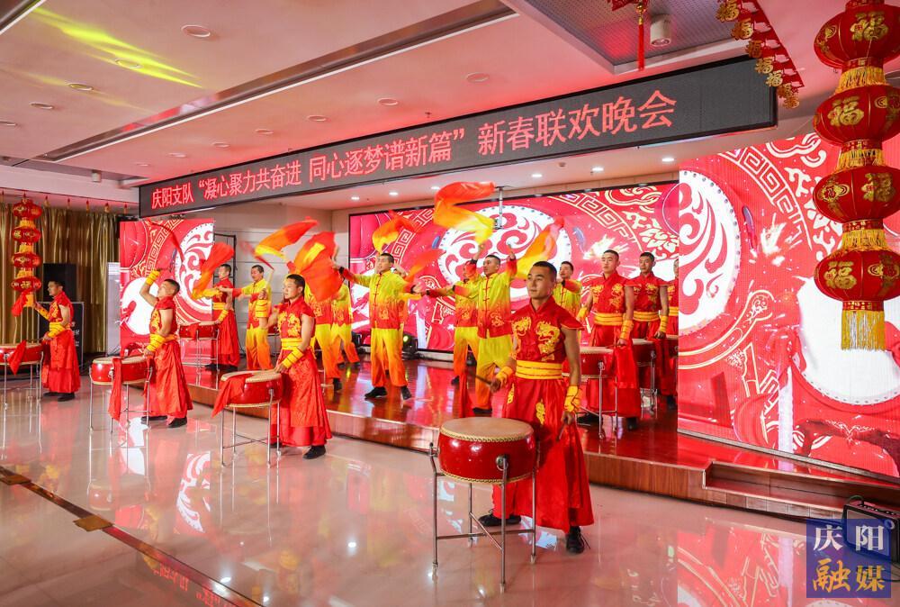 【攝影報(bào)道】武警慶陽支隊(duì)“凝心聚力共奮進(jìn)·同心逐夢(mèng)譜新篇”新春聯(lián)歡晚會(huì)舉行