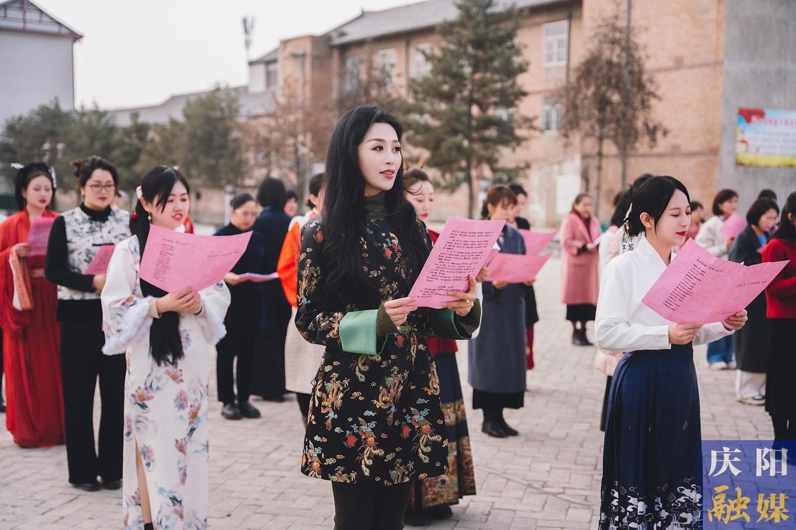 【攝影報道】春日有約不負芬芳 ——市委宣傳部、市委統(tǒng)戰(zhàn)部、市融媒體中心女職工攜手共慶“三八”國際勞動婦女節(jié)