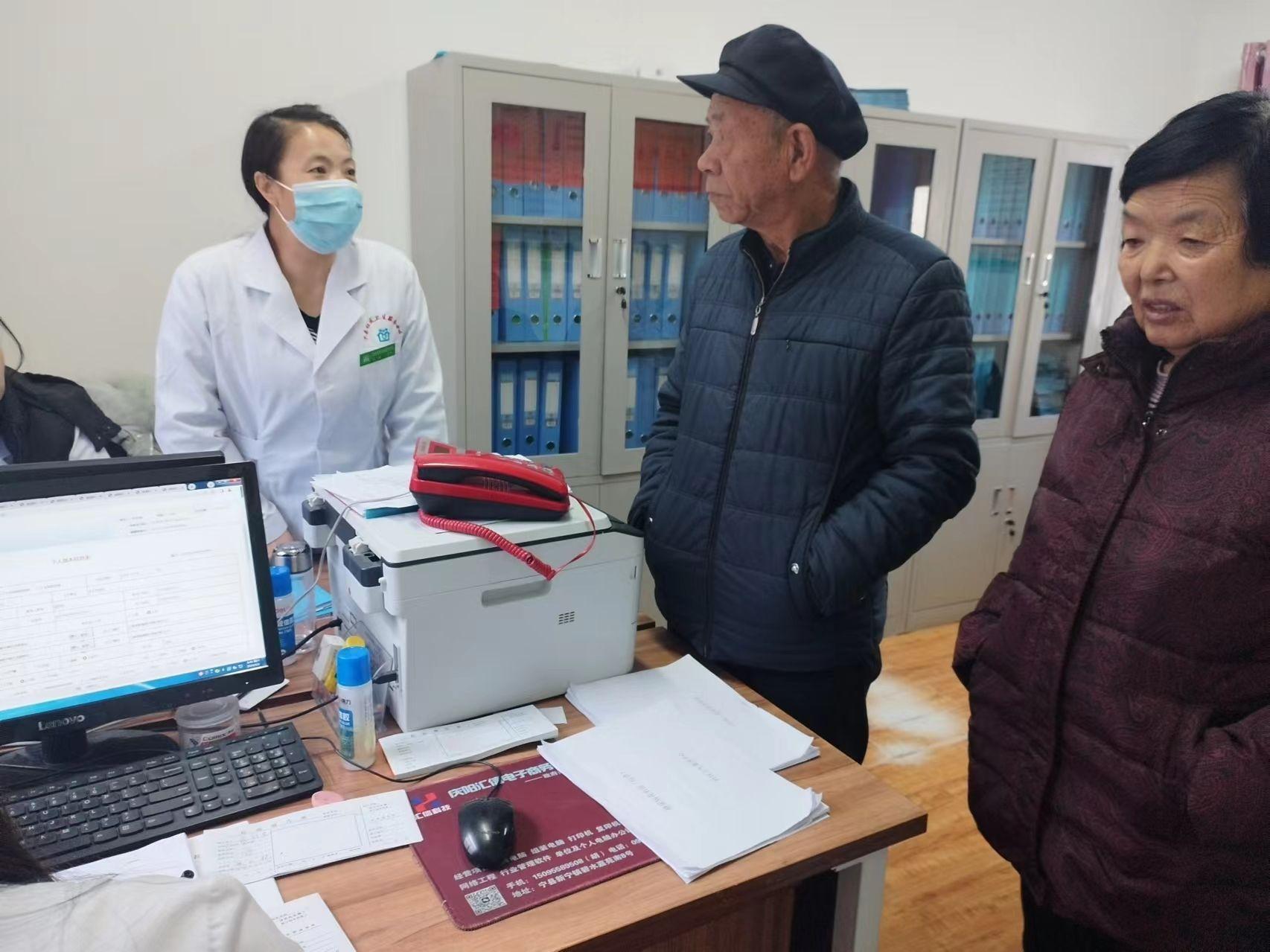 馮瑩：扎根基層 做居民健康的守門(mén)人