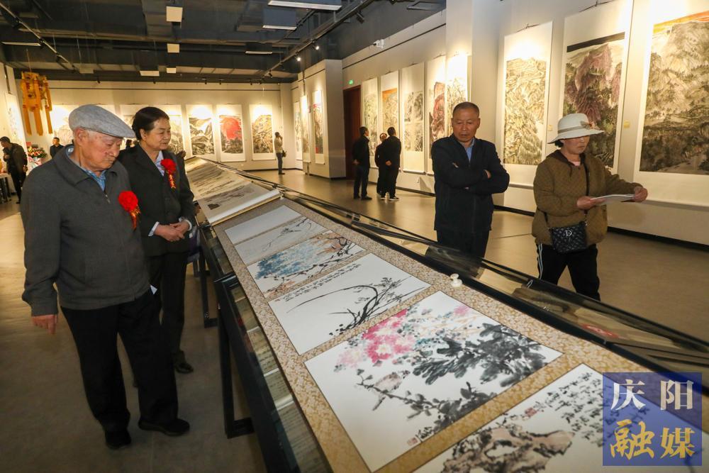 【攝影報(bào)道】“匯云尚意”徐進(jìn)師生國(guó)畫(huà)作品匯報(bào)展開(kāi)展