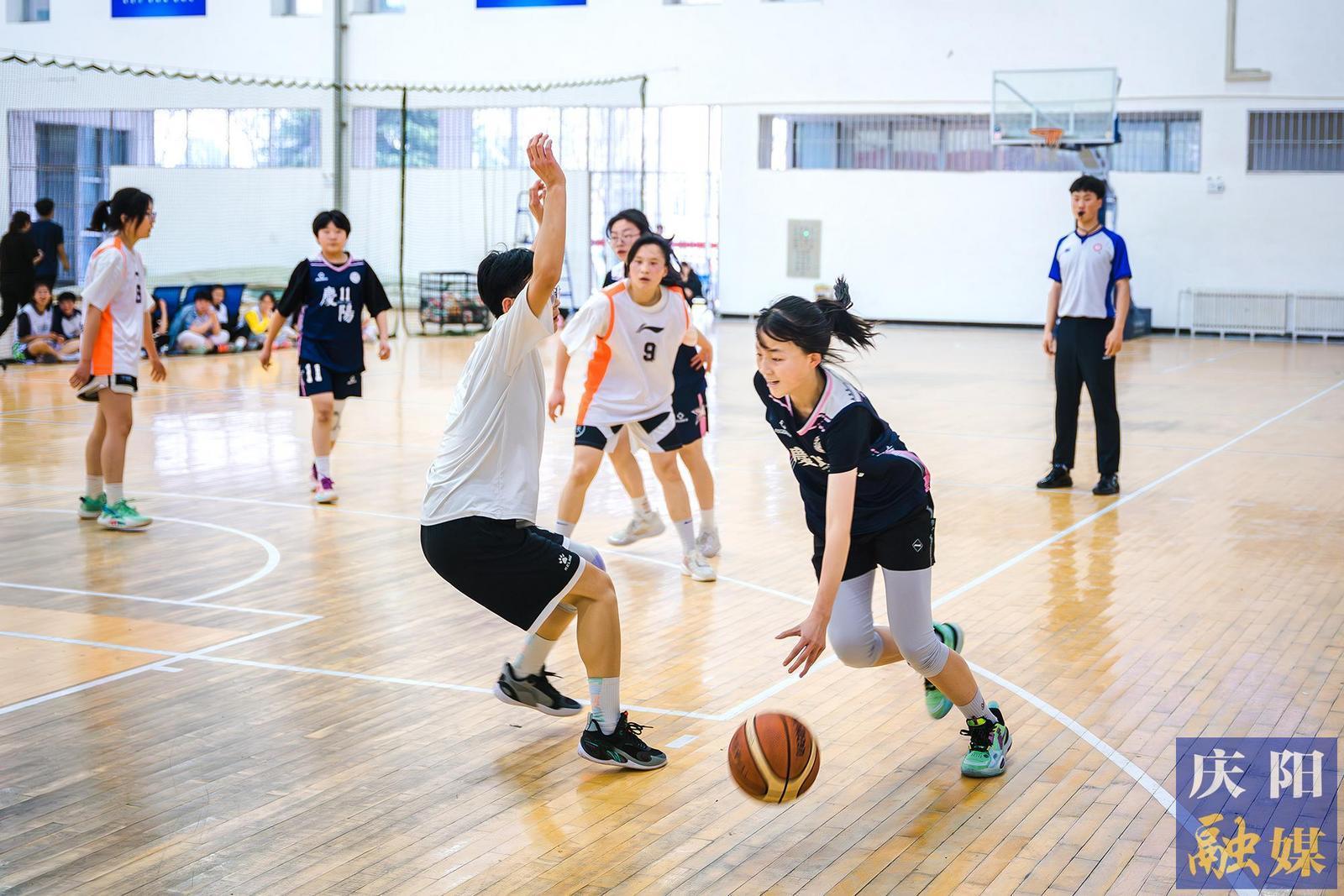 【攝影報(bào)道】慶陽(yáng)市“育才杯”青少年籃球邀請(qǐng)賽精彩不斷！