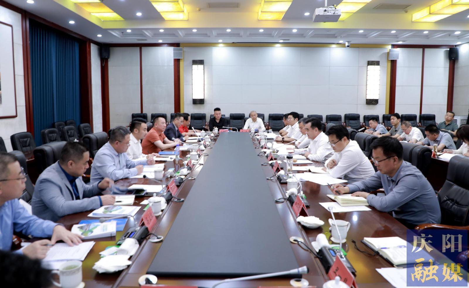 黃澤元與睿悅投資控股集團王力榕及合作伙伴企業(yè)負責(zé)人座談