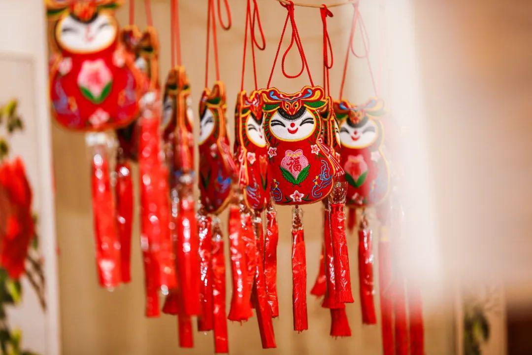 香約慶陽(yáng) 包容天下丨慶陽(yáng)香包，一針一線 送出如意祝福