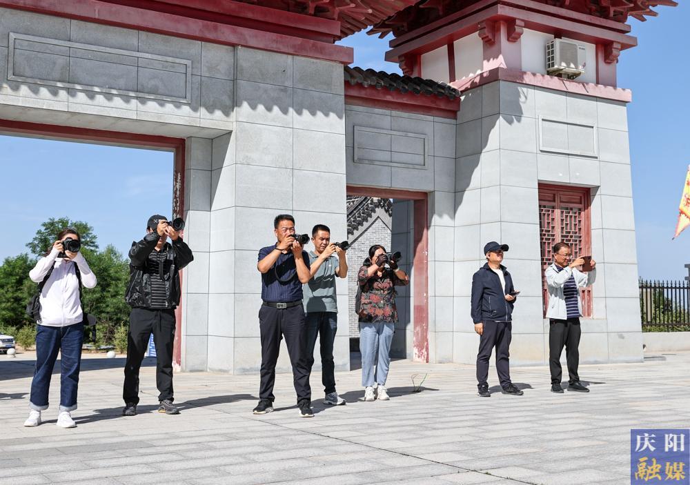 【攝影報(bào)道】甘肅省現(xiàn)代攝影學(xué)會(huì)在正寧縣開(kāi)展采風(fēng)活動(dòng)