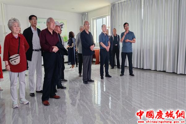 慶陽市委機關退休干部觀摩團調研慶城縣現(xiàn)代化肉羊“育繁推” 一體化產業(yè)園建設工作