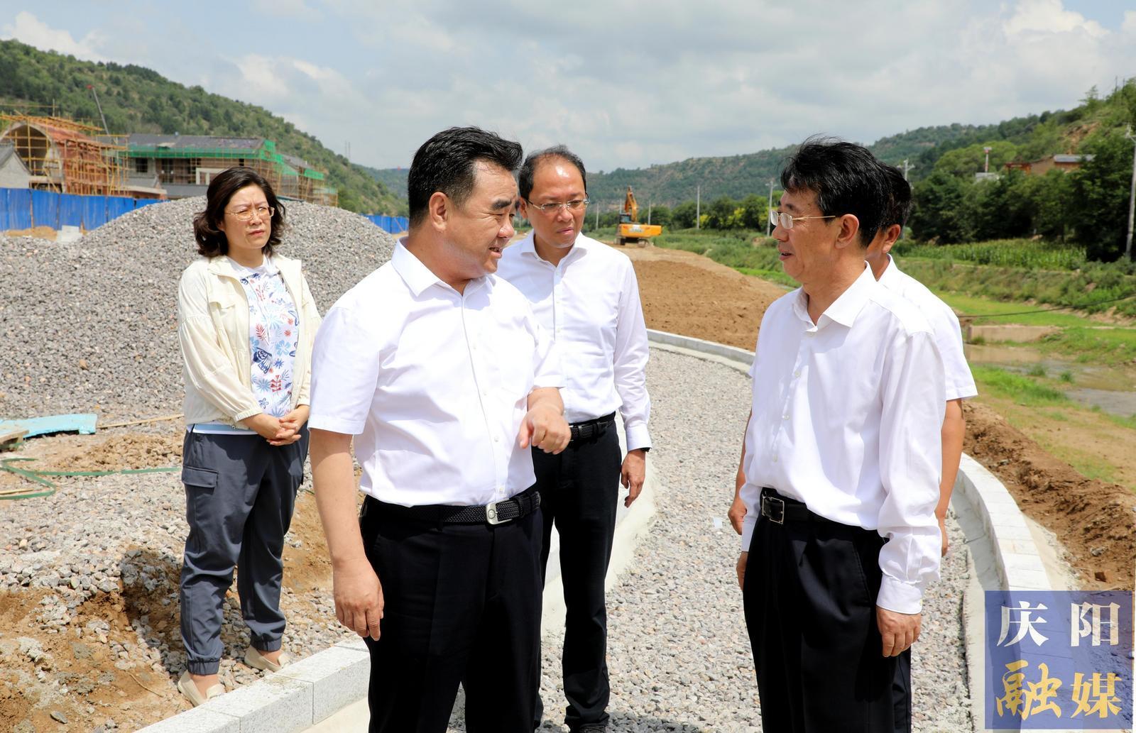 黃澤元在華池縣調研時強調 整合資源繪好文化旅游深度融合“新”景 發(fā)揮優(yōu)勢展示現(xiàn)代農業(yè)產業(yè)體系“豐”景