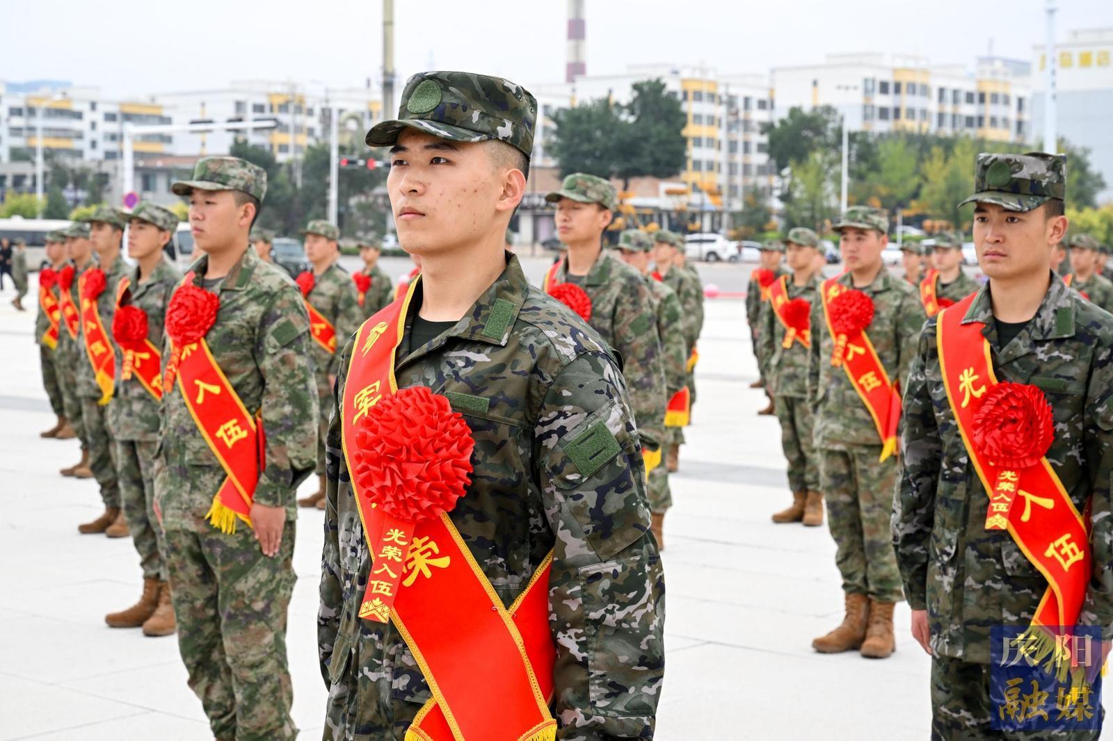 【攝影報(bào)道】光榮啟程！慶陽(yáng)市歡送2024年下半年入伍新兵奔赴軍營(yíng)