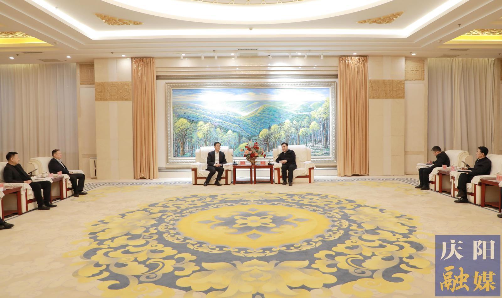黃澤元與交通銀行甘肅省分行黨委書記、行長(zhǎng)方衛(wèi)星一行座談