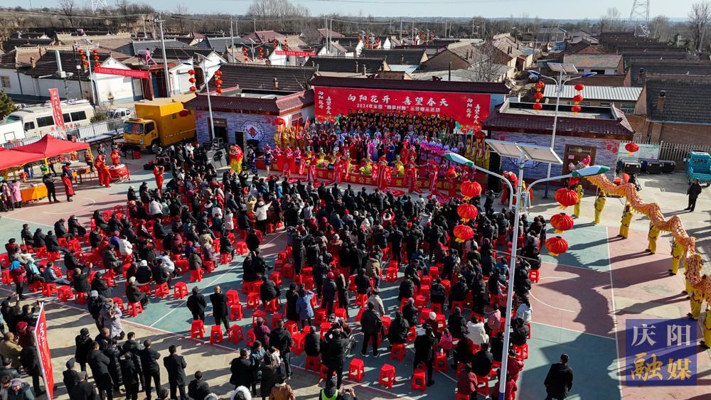 【攝影報(bào)道】2024年全國“四季村晚”示范展示活動(dòng)在西峰區(qū)左咀村精彩上演