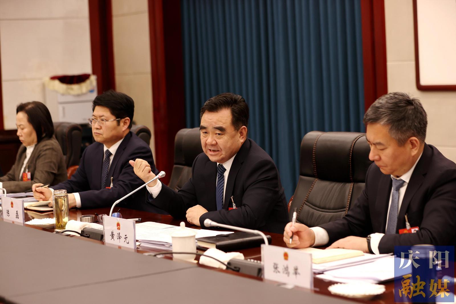 黃澤元在參加鎮(zhèn)原縣代表團(tuán)審議時(shí)強(qiáng)調(diào) 以產(chǎn)業(yè)發(fā)展為縣域經(jīng)濟(jì)蓄勢賦能 以一域發(fā)展為全市大局多作貢獻(xiàn)