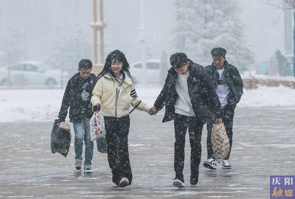 【攝影專題】風(fēng)雪兼程，回家過年！