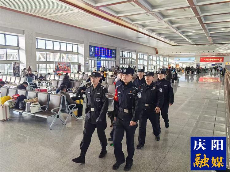 平安新春“警”色好  守護群眾度佳節(jié)