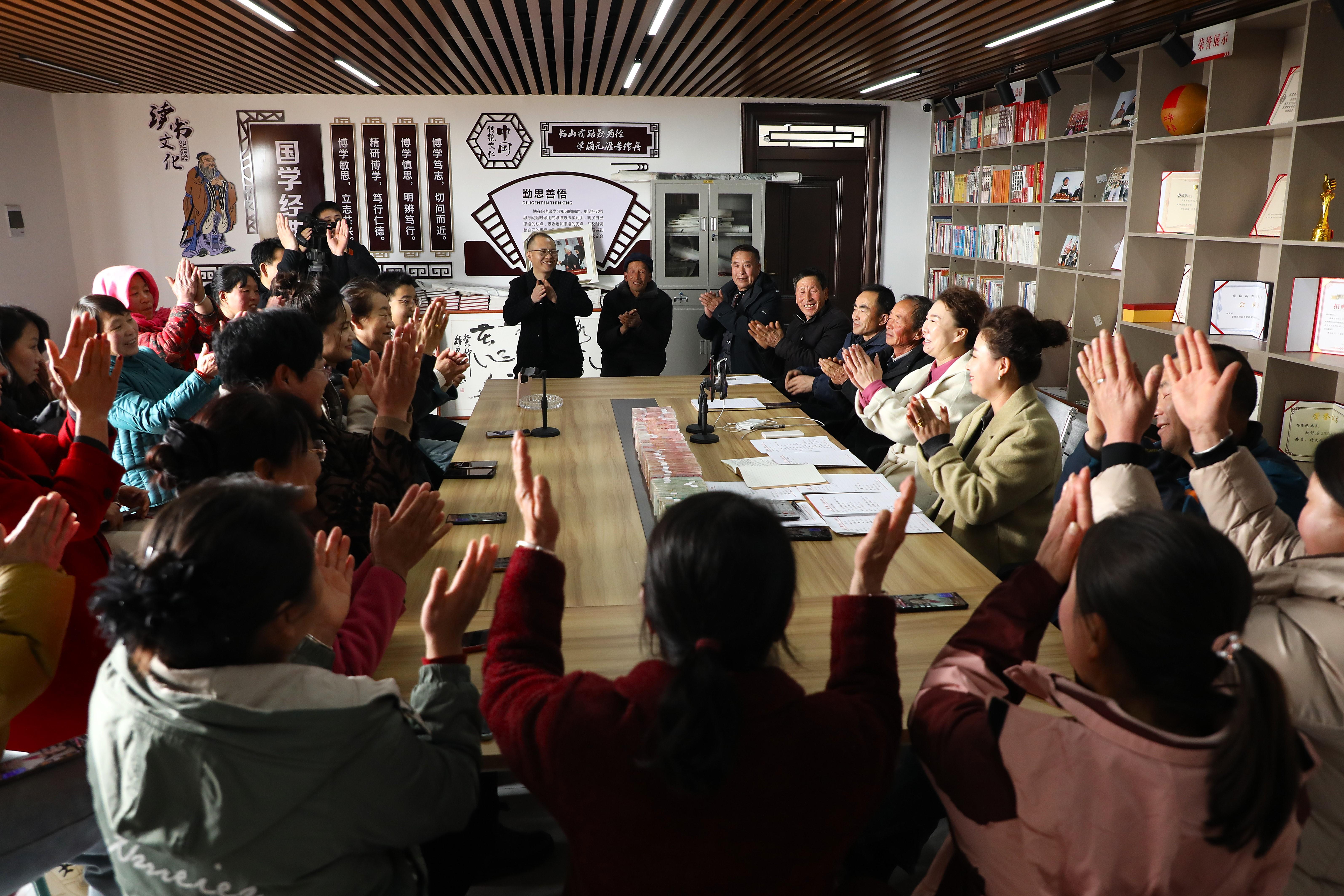 二月二，分紅“盛宴”開啟幸福新篇 ——環(huán)縣莊子峁生態(tài)農(nóng)莊30戶農(nóng)戶喜提73萬(wàn)元“紅包”