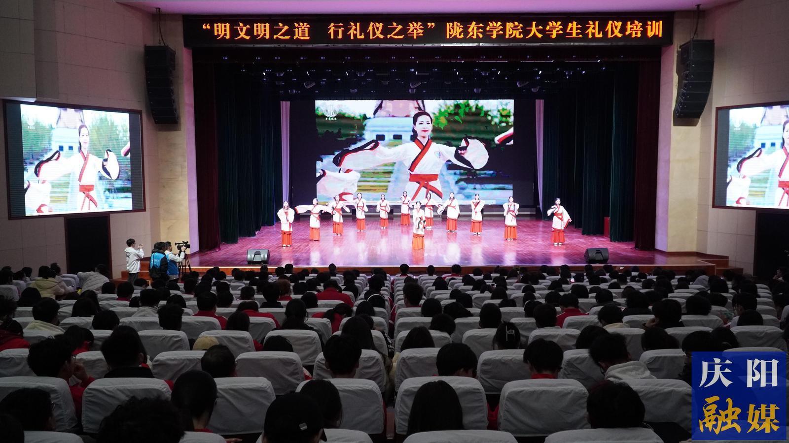 隴東學(xué)院舉辦“文明禮儀進(jìn)校園”專題講座 助力師生內(nèi)外兼修