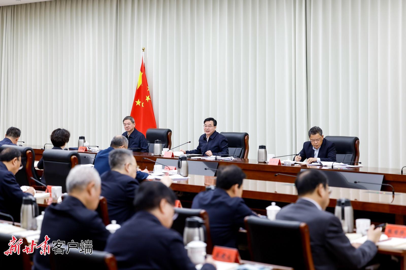 胡昌升在省委常委會開展深入貫徹中央八項規(guī)定精神學習教育讀書班第三次集中學習時強調：堅持學查改一體推進 讓人民群眾看到實實在在的變化 任振鶴作交流研討發(fā)言 莊國泰參加