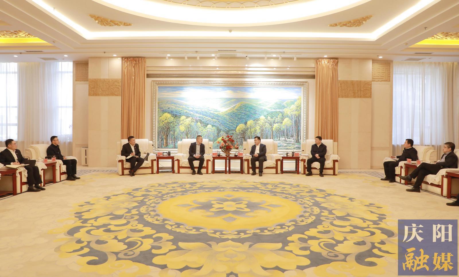 黃澤元周繼軍與中國農(nóng)業(yè)發(fā)展銀行甘肅省分行黨委書記、行長金雷一行座談