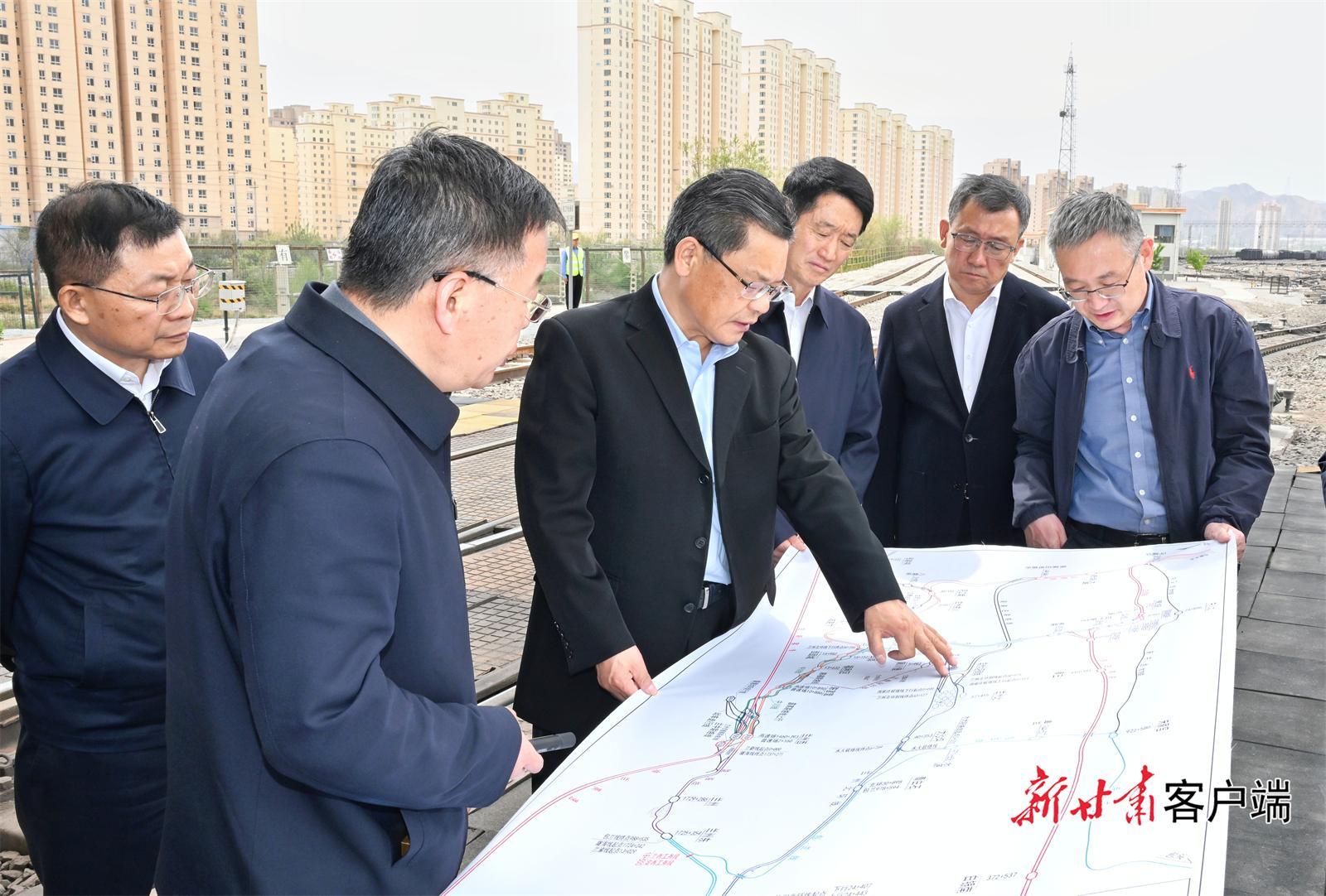 任振鶴在專題調(diào)研鐵路物流發(fā)展情況時強調(diào)：做強樞紐 做優(yōu)業(yè)態(tài) 做好服務(wù) 深度融入高質(zhì)量共建“一帶一路”和西部陸海新通道建設(shè)