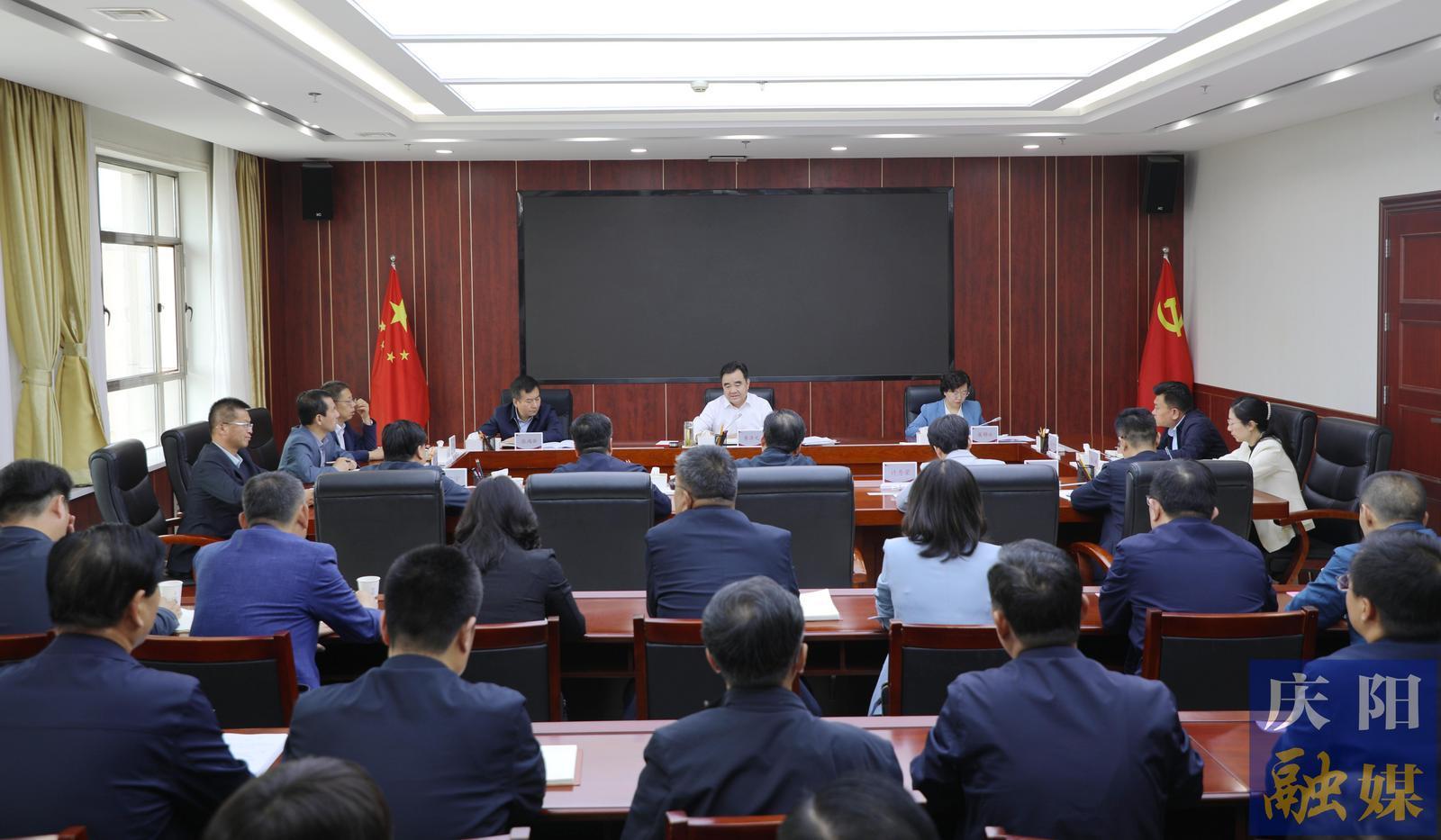 黃澤元在市紀(jì)委監(jiān)委機(jī)關(guān)調(diào)研時(shí)強(qiáng)調(diào) 把職責(zé)履行好 把能力提上去 把工作做扎實(shí) 為推動(dòng)慶陽(yáng)經(jīng)濟(jì)社會(huì)高質(zhì)量發(fā)展保駕護(hù)航
