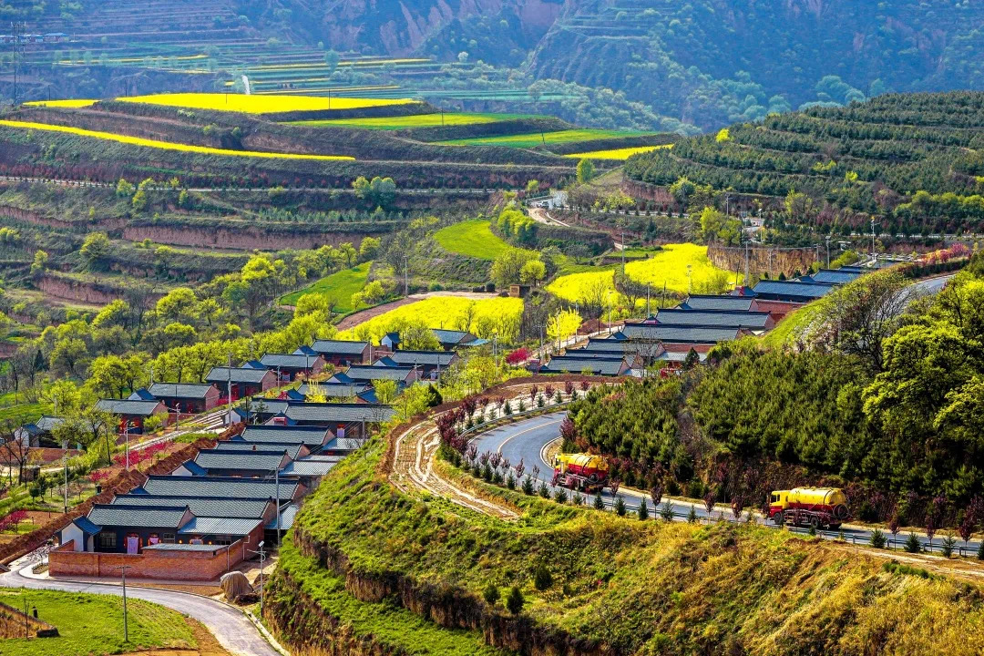【“亮牌子、樹形象、展風(fēng)采”城鄉(xiāng)文明創(chuàng)建巡禮】慶陽(yáng)市西峰區(qū)顯勝鄉(xiāng)毛寺村：“四維共進(jìn)” 繪就文明鄉(xiāng)村新畫卷